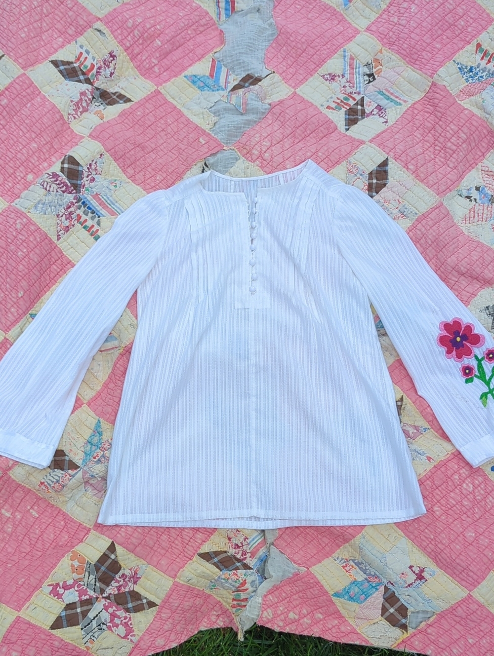 Vintage 70's Bell Sleeve Tunic Top With Flower Applique Size S